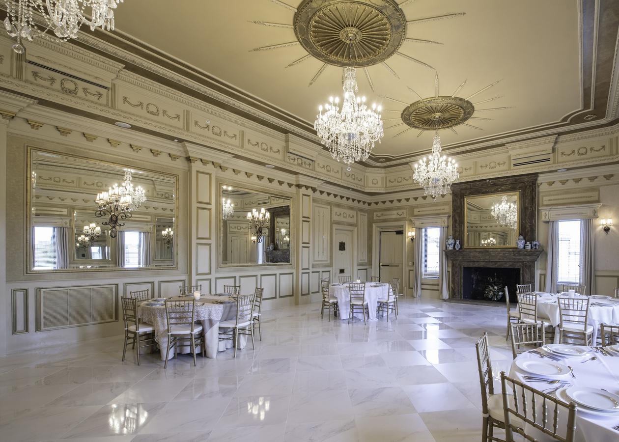 Kentucky Castle Hotel Versailles Exterior photo