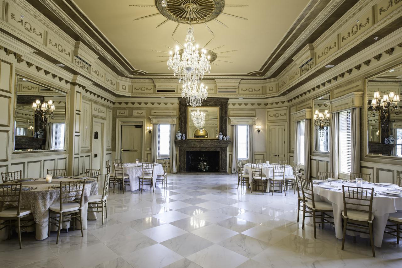 Kentucky Castle Hotel Versailles Exterior photo