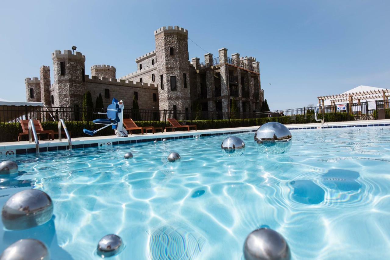 Kentucky Castle Hotel Versailles Exterior photo